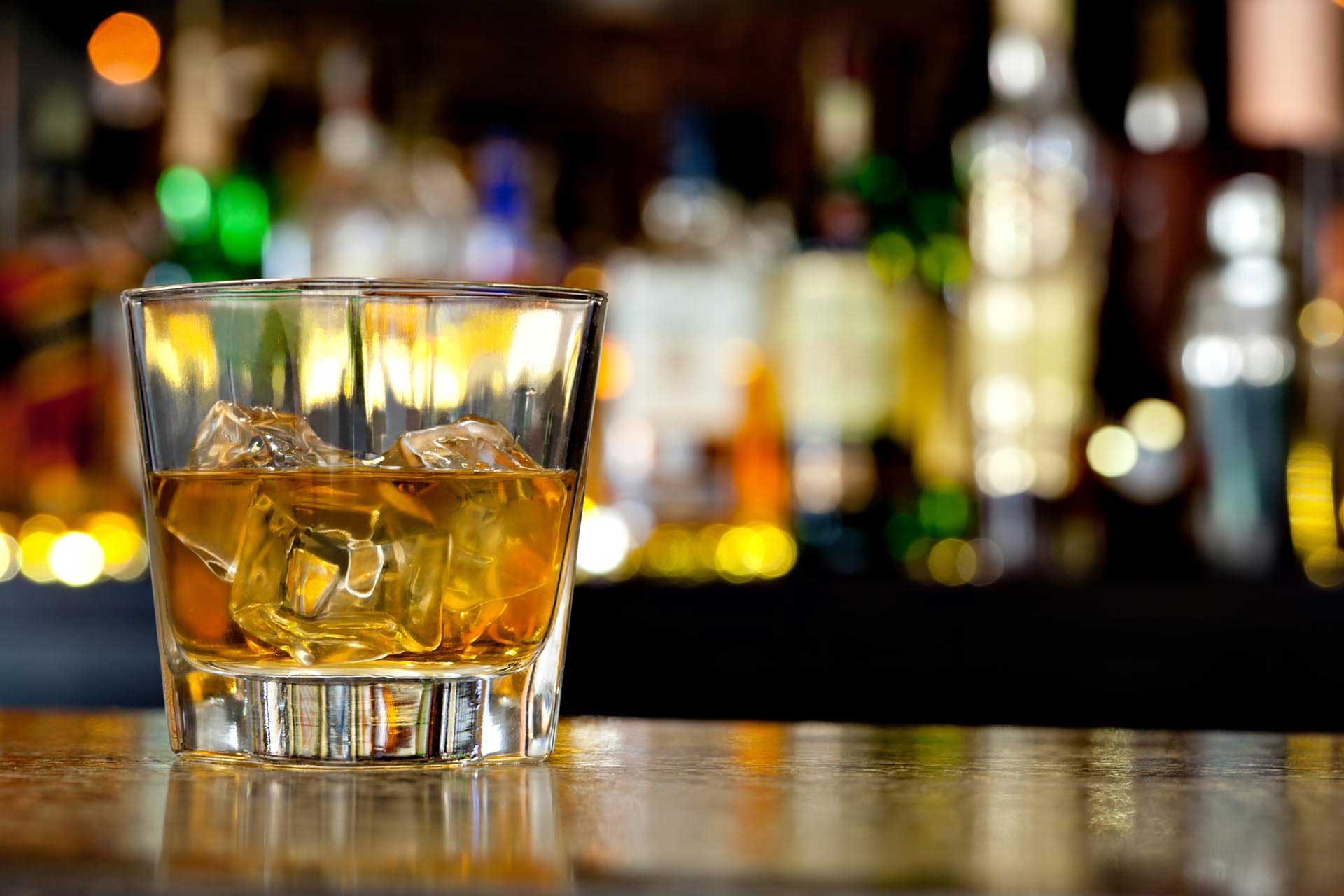 Alcoholism – The various treatment options for a Sober Living